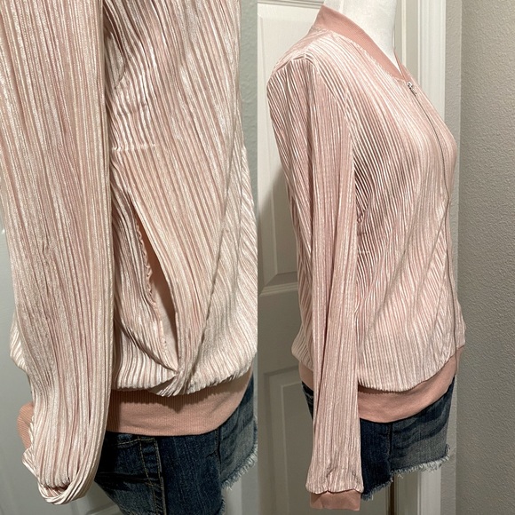 Forever 21 Blush Pleated Zip Up Jacket - Picture 3 of 6